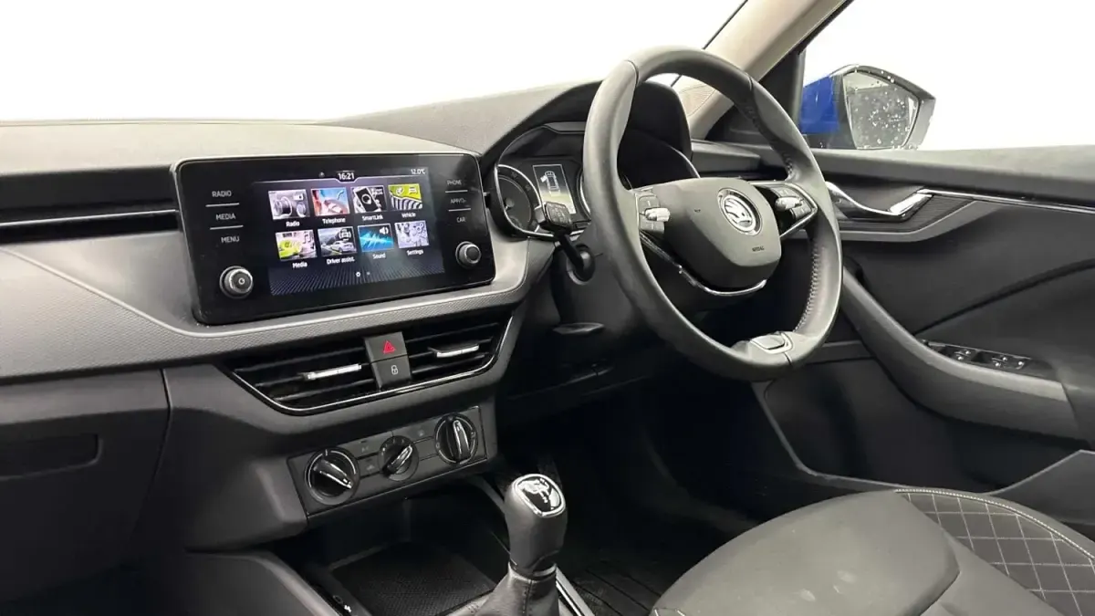 Usado Skoda Kamiq SE 95 HP (69 kW) 2023 Azul SUV