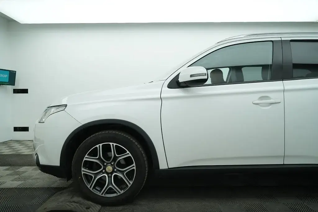 Used Mitsubishi Outlander 150 HP (110 kW) 2015 White SUV
