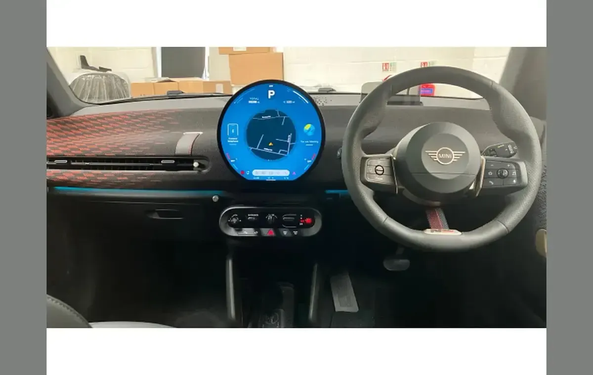 Begagnad Mini Cooper Sport 135 kW (184 HK) 2025 Gul Halvkombi