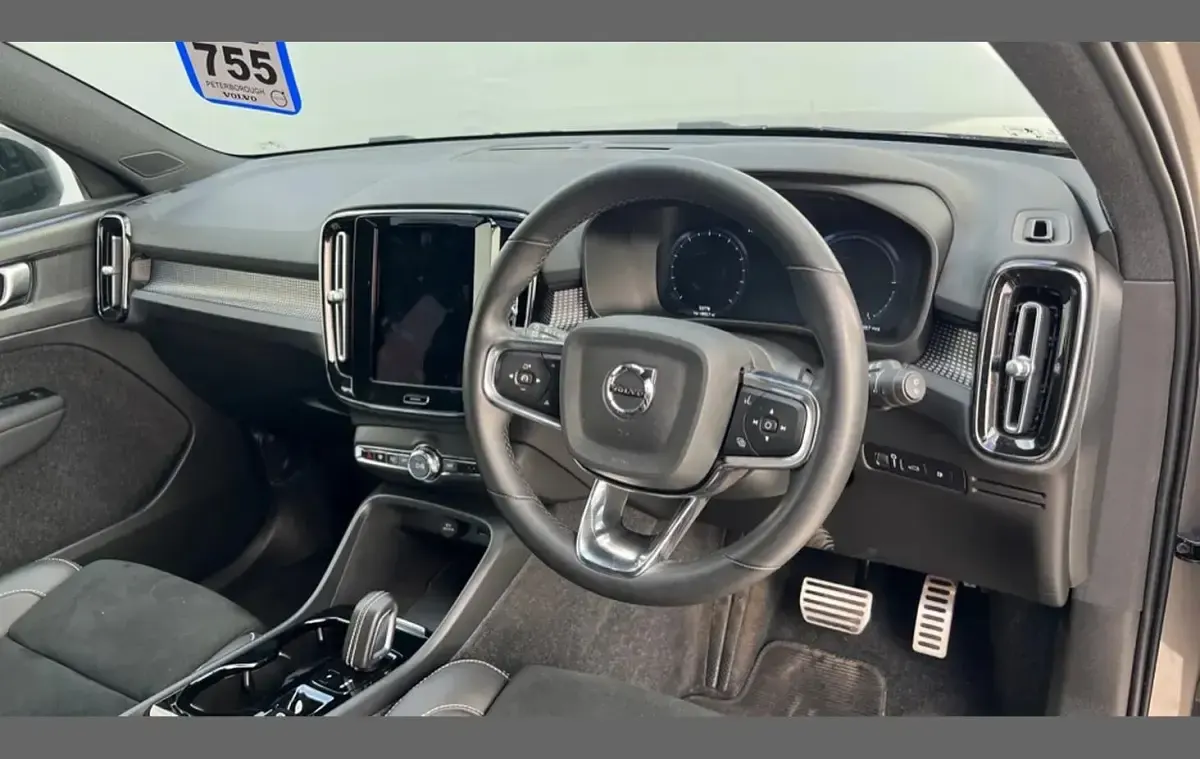 Begagnad Volvo XC40 R-Design 258 HK (189 kW) 2022 Grå SUV