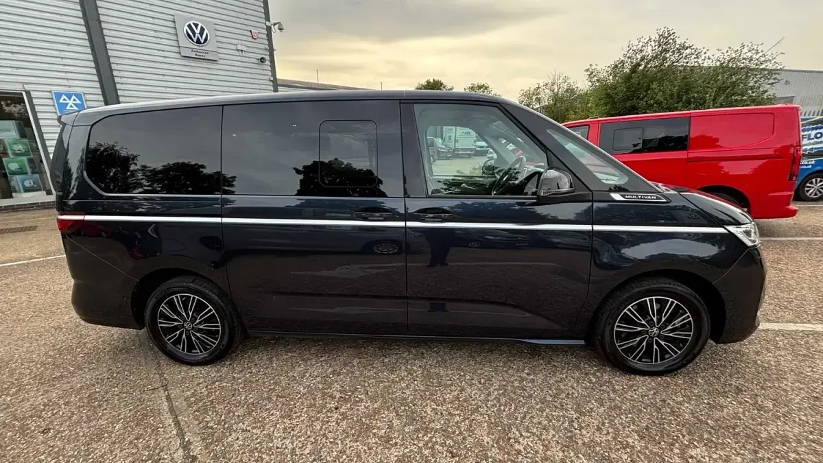 Used VW Multivan Style 204 HP (150 kW) 2023 Blue MPV