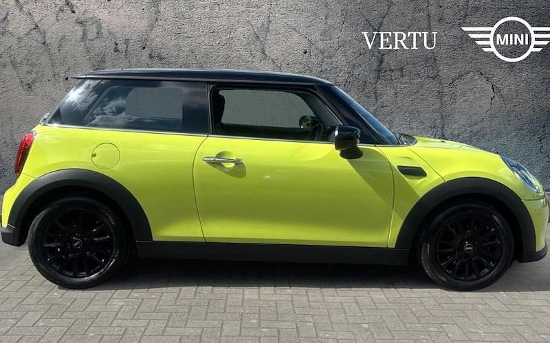 Used Mini Cooper Classic 136 HP (100 kW) 2023 Yellow Hatchback