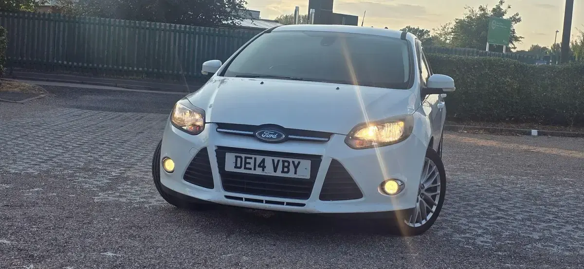 Used Ford Focus Zetec 113 HP (83 kW) 2014 White Hatchback