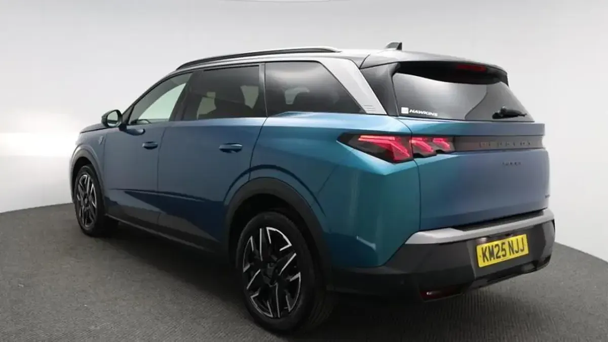 Used Peugeot 5008 GT 134 HP (98 kW) 2025 Blue SUV