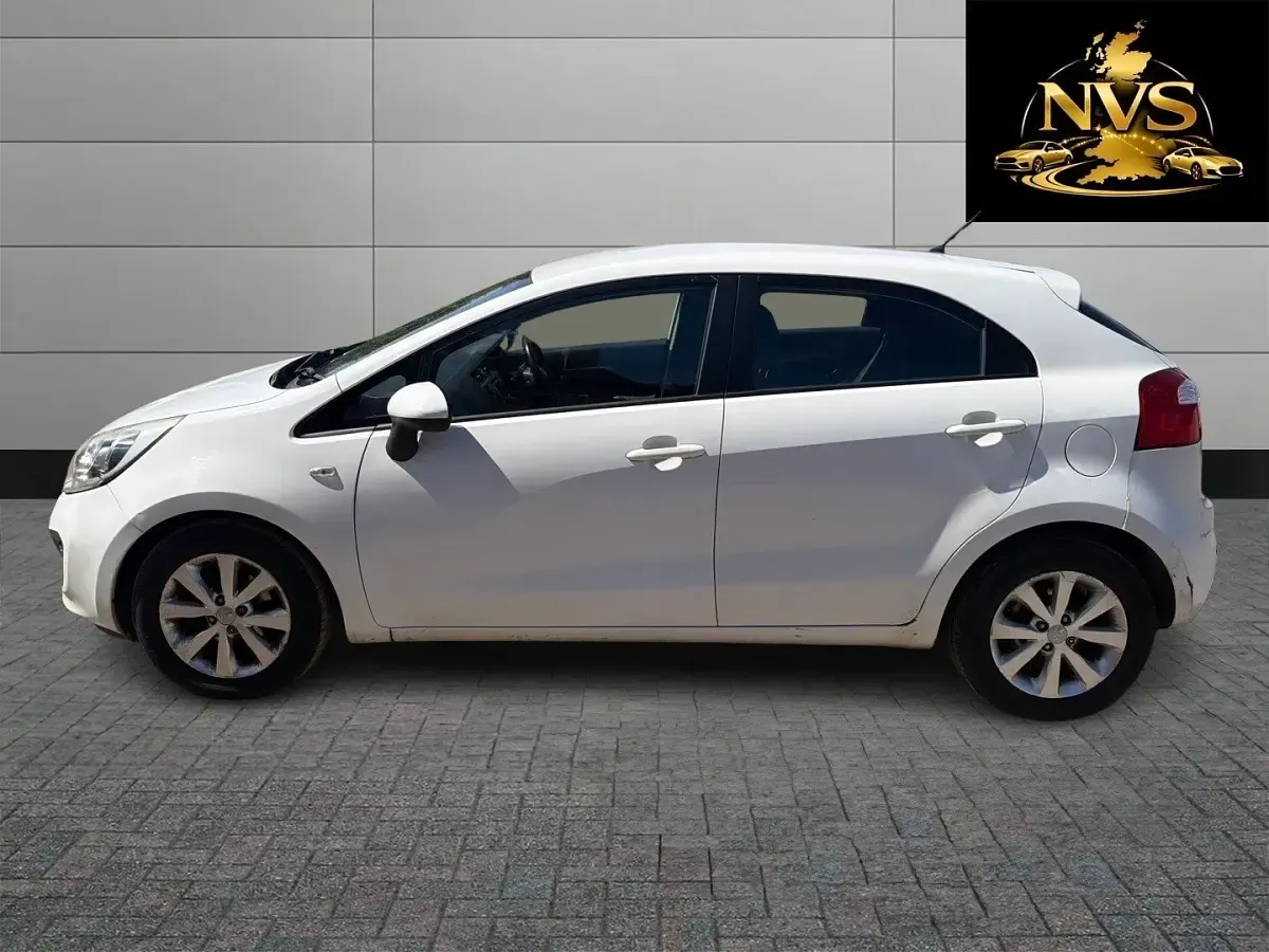 Used Kia Rio 75 HP (55 kW) 2014 White Hatchback