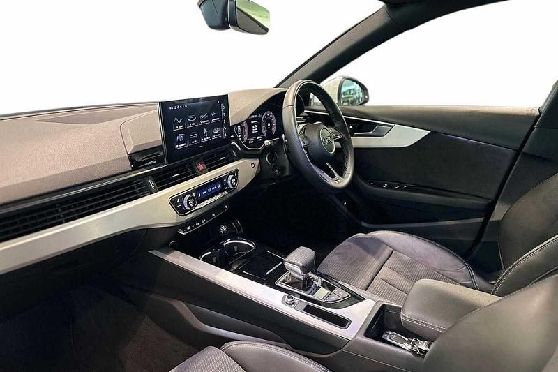 Used Audi A4 S-Line 147 HP (108 kW) 2023 White Sedan