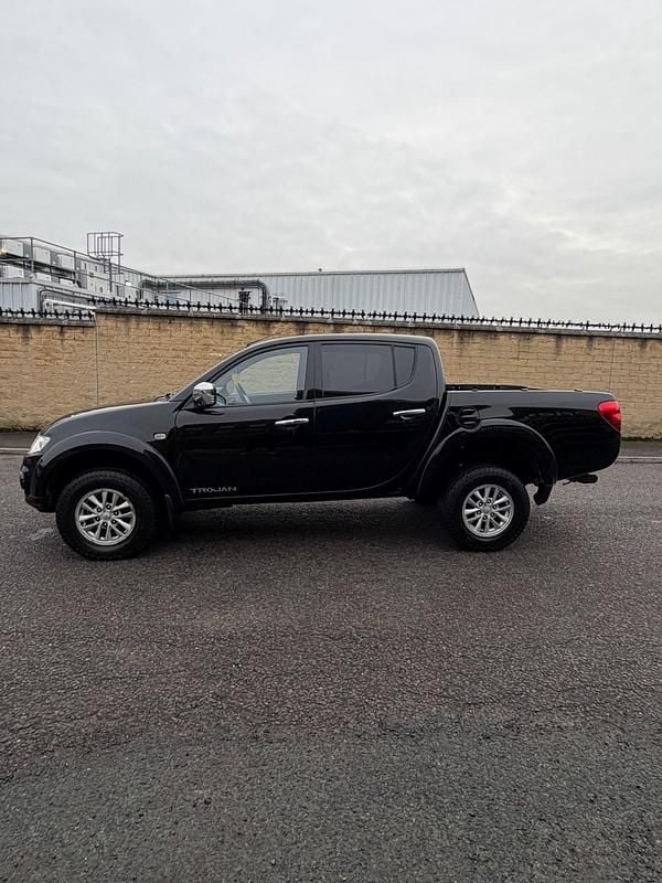 Used Mitsubishi L200 175 HP (128 kW) 2014 Black Pickup