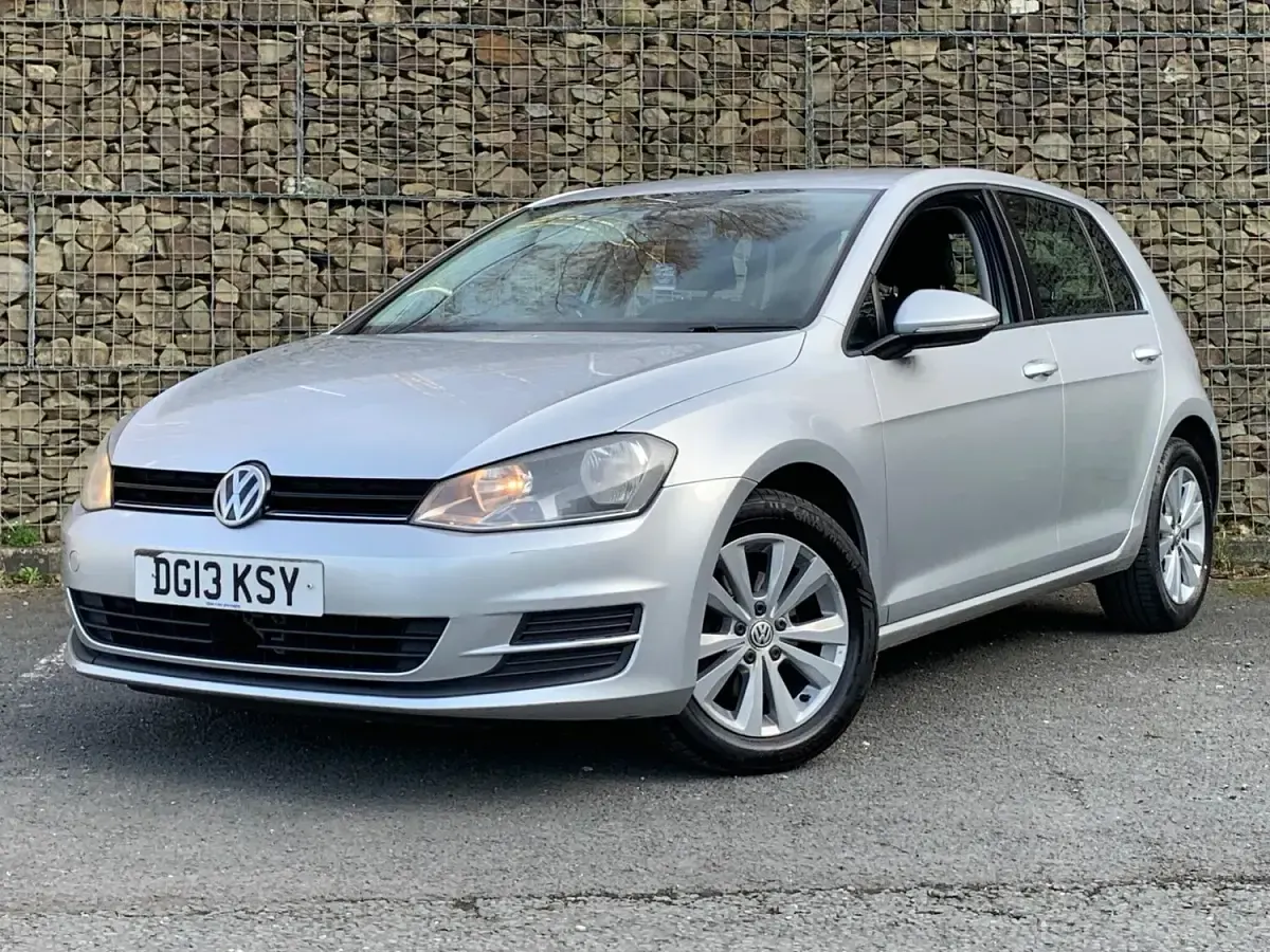 Used VW Golf VII SE 105 HP (77 kW) 2013 Silver Hatchback