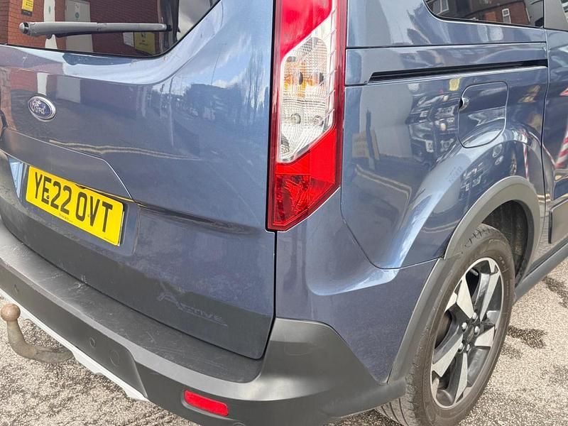 Used Ford Grand Tourneo Connect Active 118 HP (86 kW) 2022 Blue MPV