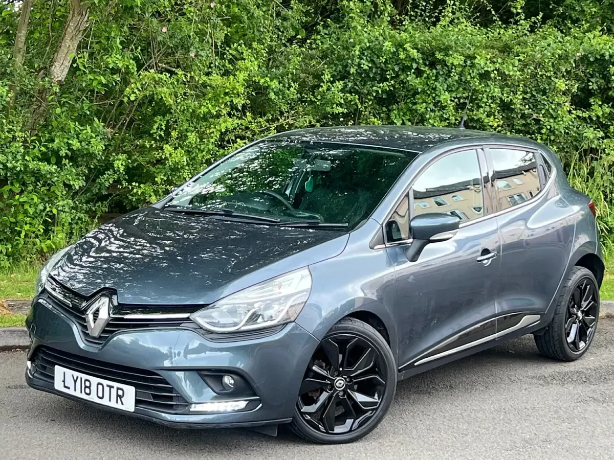 Used Renault Clio Iconic 90 HP (66 kW) 2018 Grey Hatchback