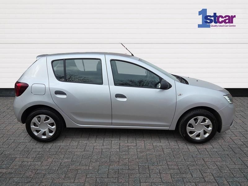 Used Dacia Sandero Ambiance 90 HP (66 kW) 2018 Silver Hatchback