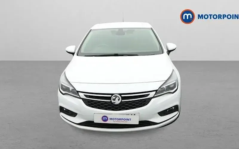 Used Vauxhall Astra 150 HP (110 kW) 2019 White Hatchback