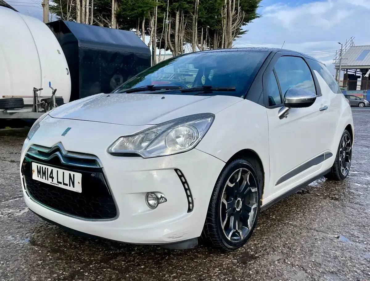 Used Citroën DS3 115 HP (84 kW) 2014 White Hatchback