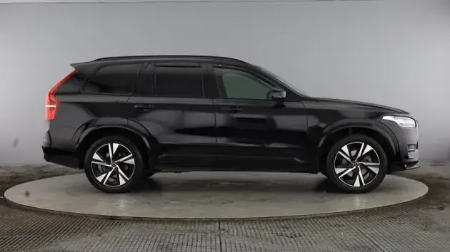 Używany Volvo XC90 Plus 235 KM (172 kW) 2023 Czarny SUV