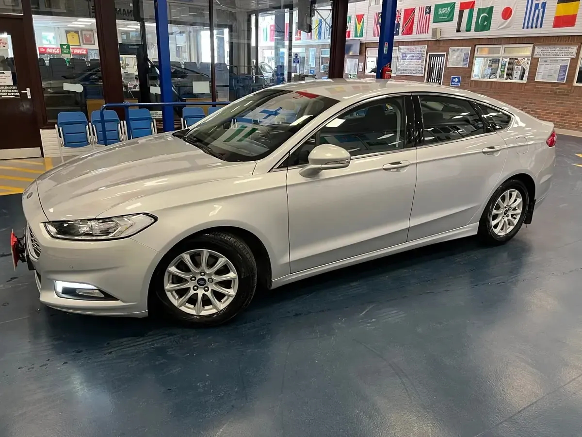 Used Ford Mondeo Zetec 120 HP (88 kW) 2018 Silver Hatchback