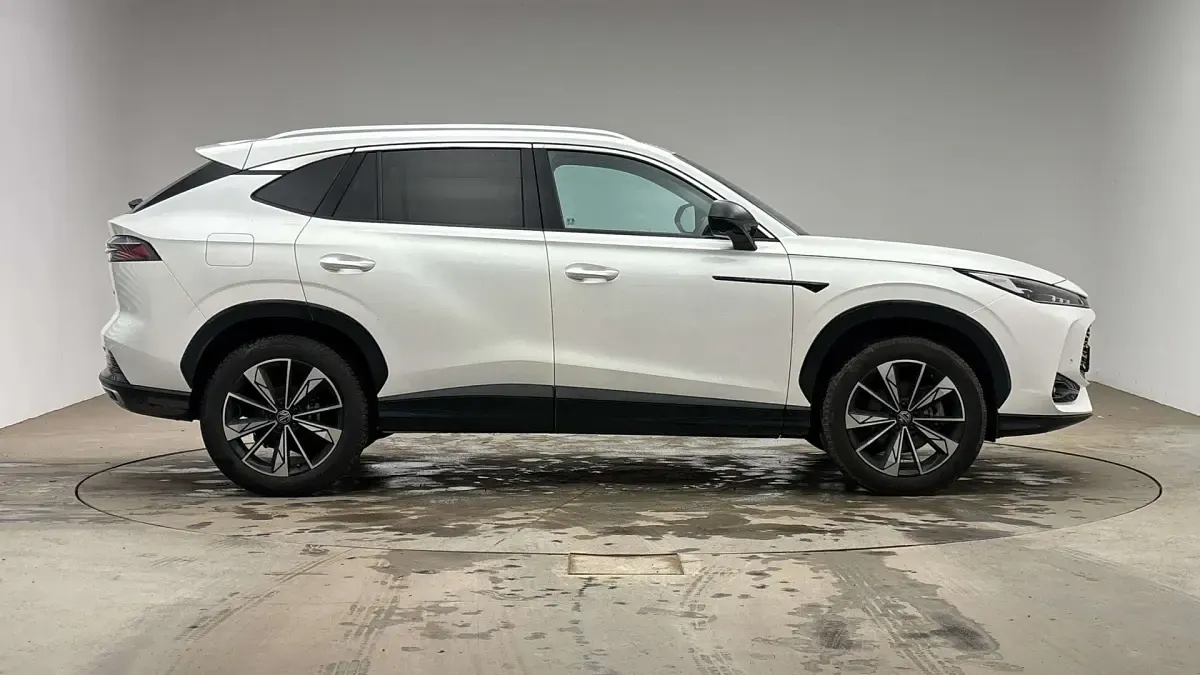 Used MG HS Trophy 170 HP (125 kW) 2024 Solid  white pearl SUV