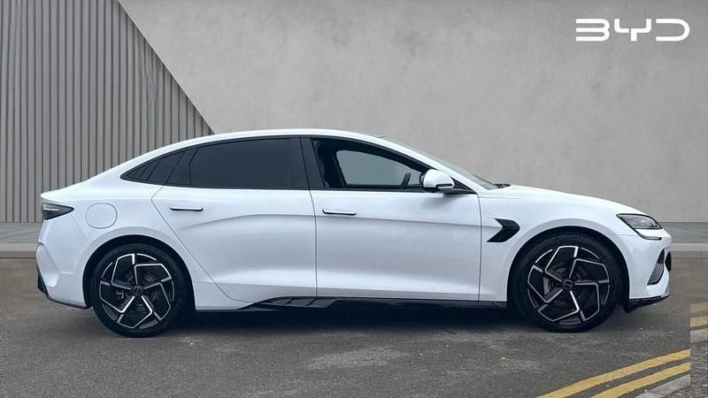 Used BYD Seal 389 kW (530 HP) 2025 Metallic  polar white Sedan