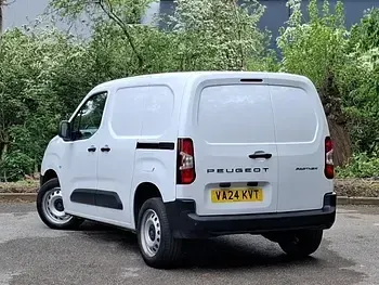 Second-hand Peugeot Partner 2024 Alb Monovolum