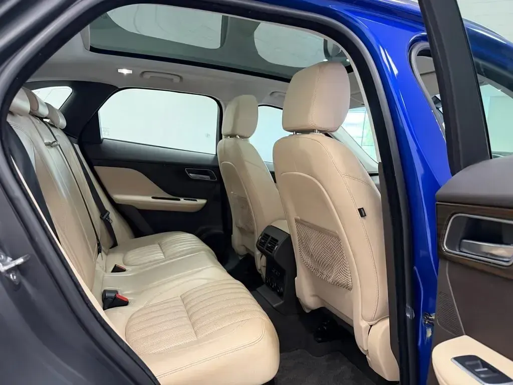Used Jaguar F-Pace Portfolio 250 HP (183 kW) 2017 Blue SUV