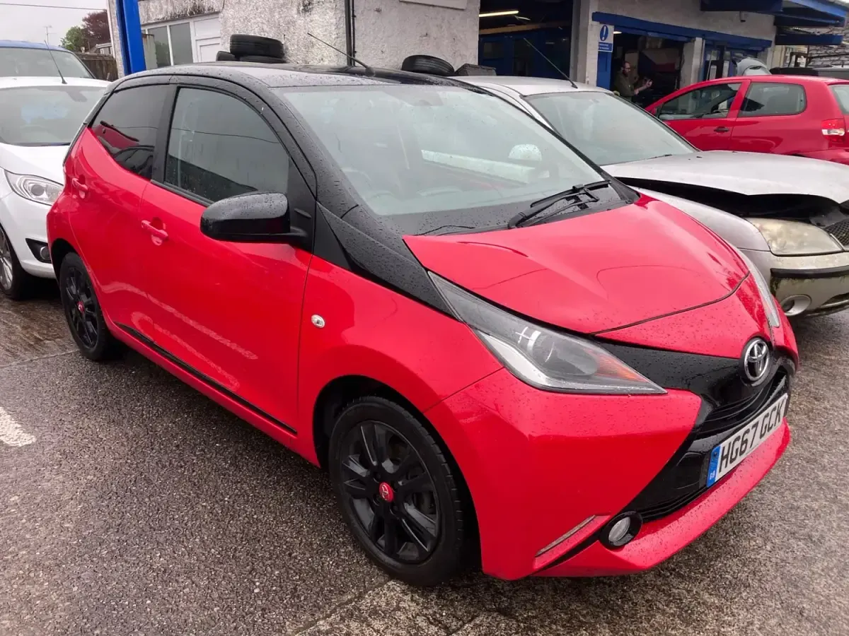 Begagnad Toyota Aygo X-cite 2018 Röd Halvkombi