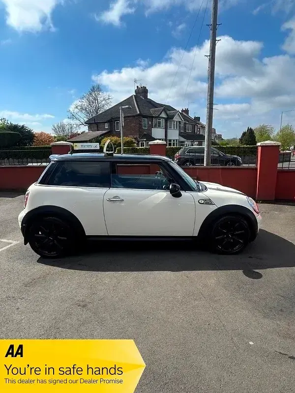 Used Mini Cooper 2010 White Hatchback