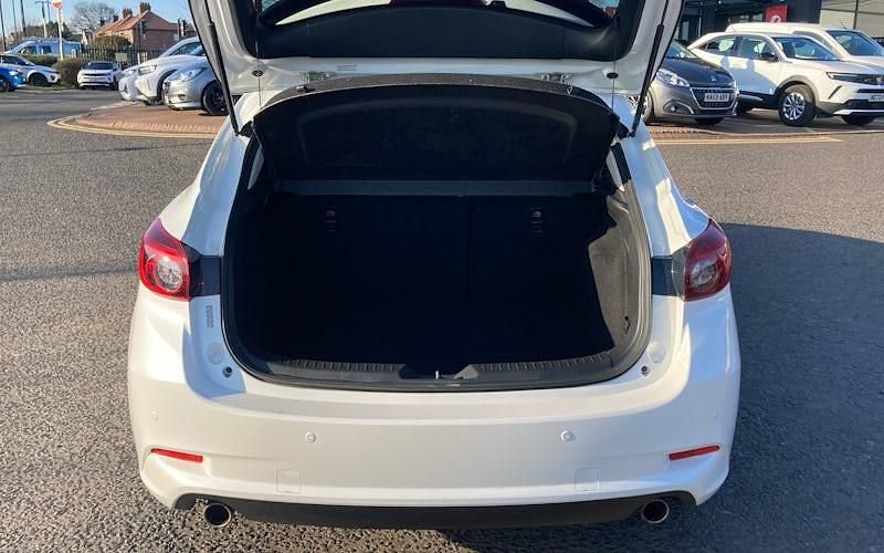 Begagnad Mazda 3 Inclusive 120 HK (88 kW) 2018 Vit Halvkombi