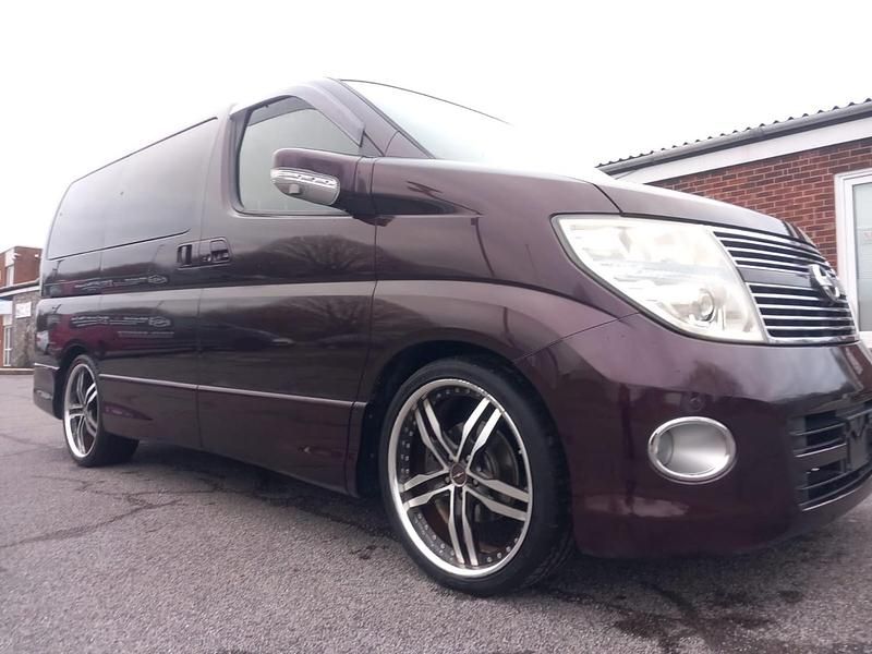 Używany Nissan Elgrand 2008 Purpurowy Minivan