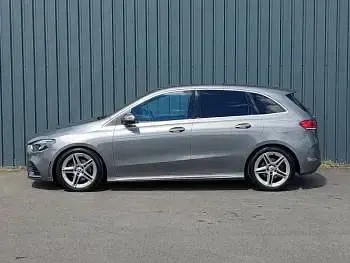 Usado Mercedes B200 Executive 163 HP (119 kW) 2021 Cinzento Monovolume