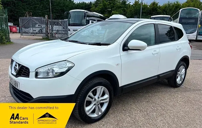 Used Nissan Qashqai Acenta+ 110 HP (80 kW) 2013 White SUV