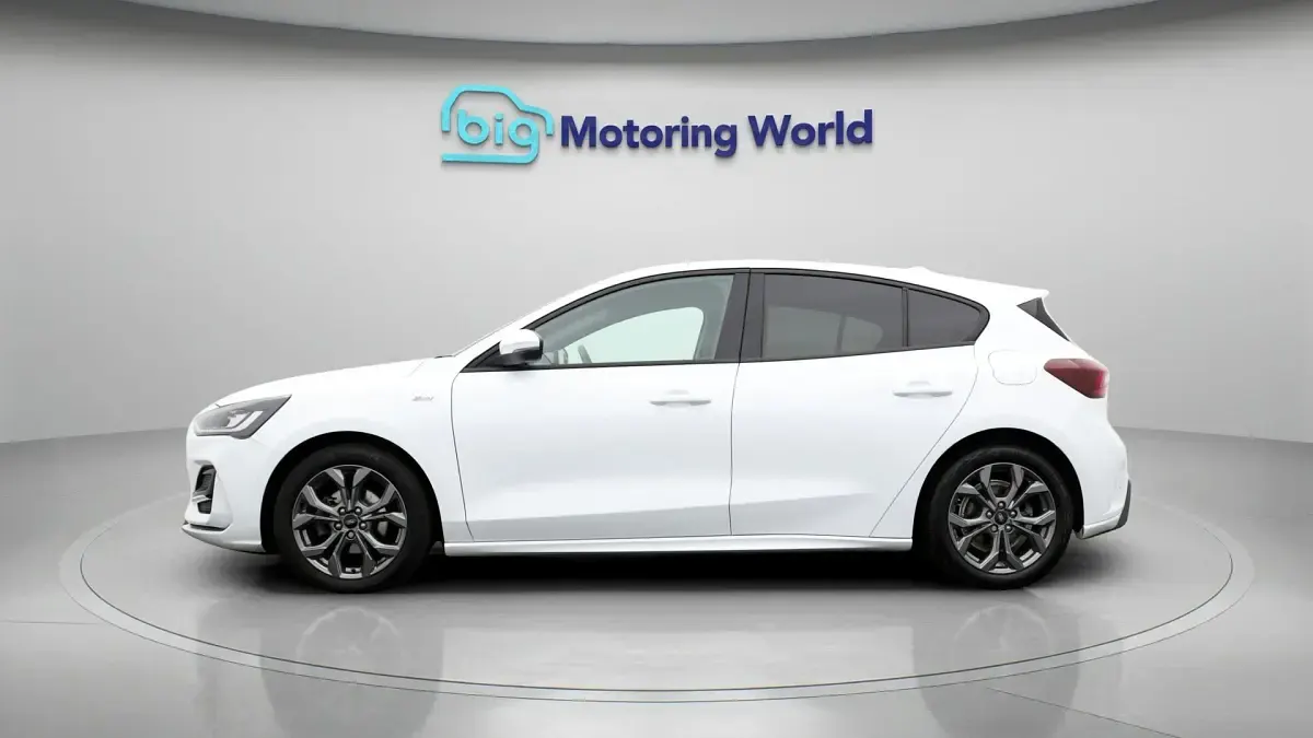 Used Ford Focus ST-Line 125 HP (91 kW) 2023 White Hatchback