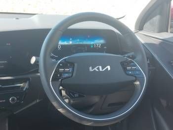 New Kia e-Niro 147 kW (201 HP) 2025 Metallic  runway red SUV