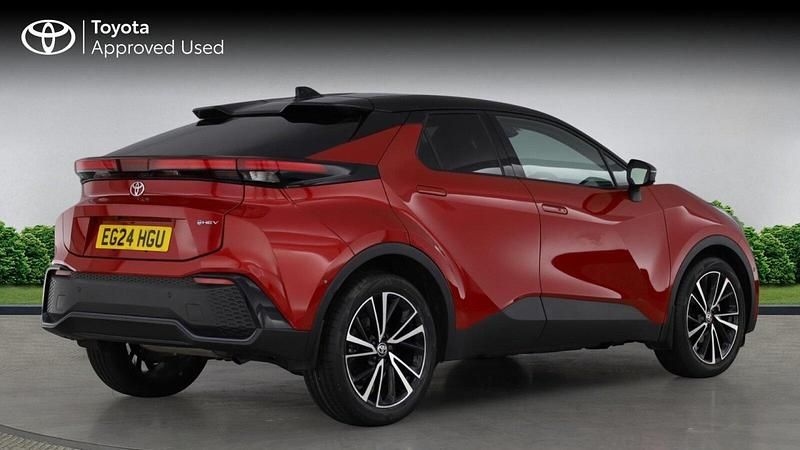 Used Toyota C-HR 140 HP (102 kW) 2024 Scarlet flare SUV