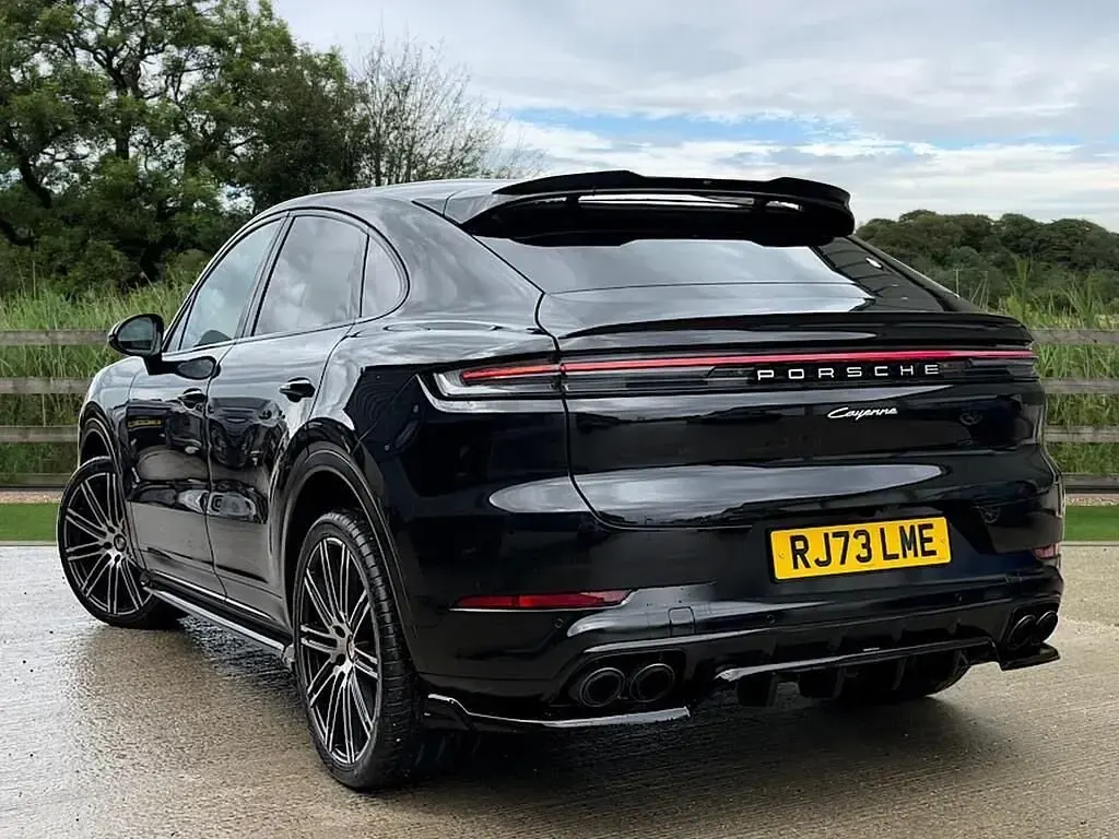 Used Porsche Cayenne 353 HP (259 kW) 2023 Black SUV
