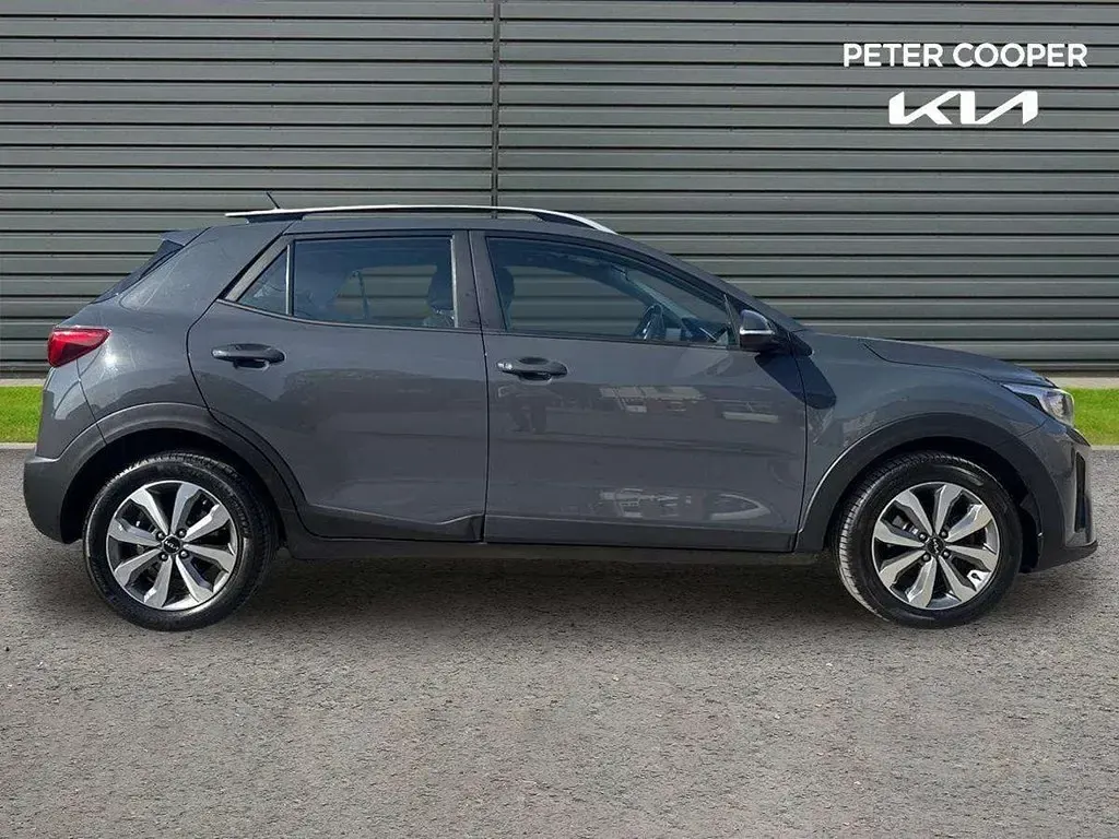 Used Kia Stonic 100 HP (73 kW) 2023 Grey SUV