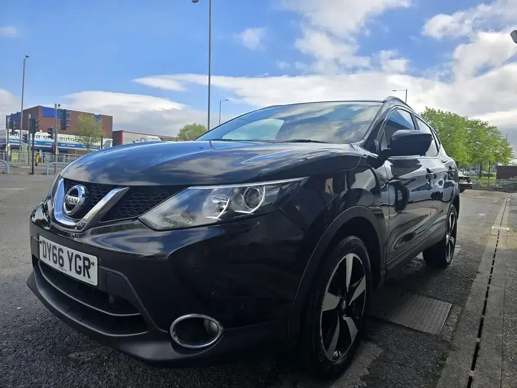 Used Nissan Qashqai N-Connecta 110 HP (80 kW) 2016 Black SUV
