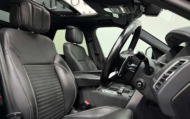 Used Land Rover Discovery 5 300 HP (220 kW) 2024 SUV