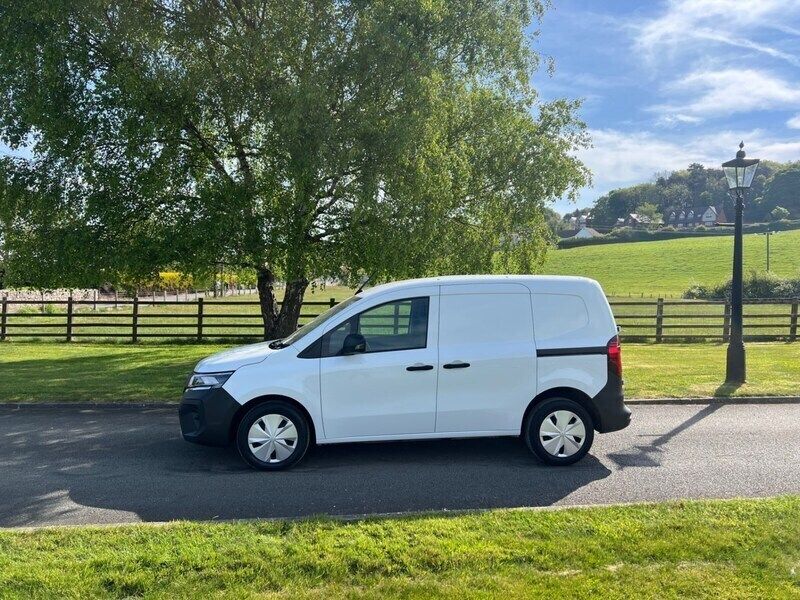 White Used 2023 Nissan Townstar Acenta MPV | £12,950 - Image 1/4
