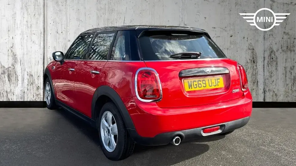 Used Mini Cooper Classic 134 HP (98 kW) 2019 Red Hatchback