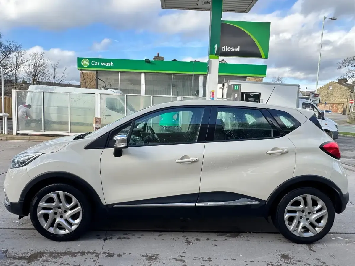 Used Renault Captur Dynamique 2014 Cream SUV