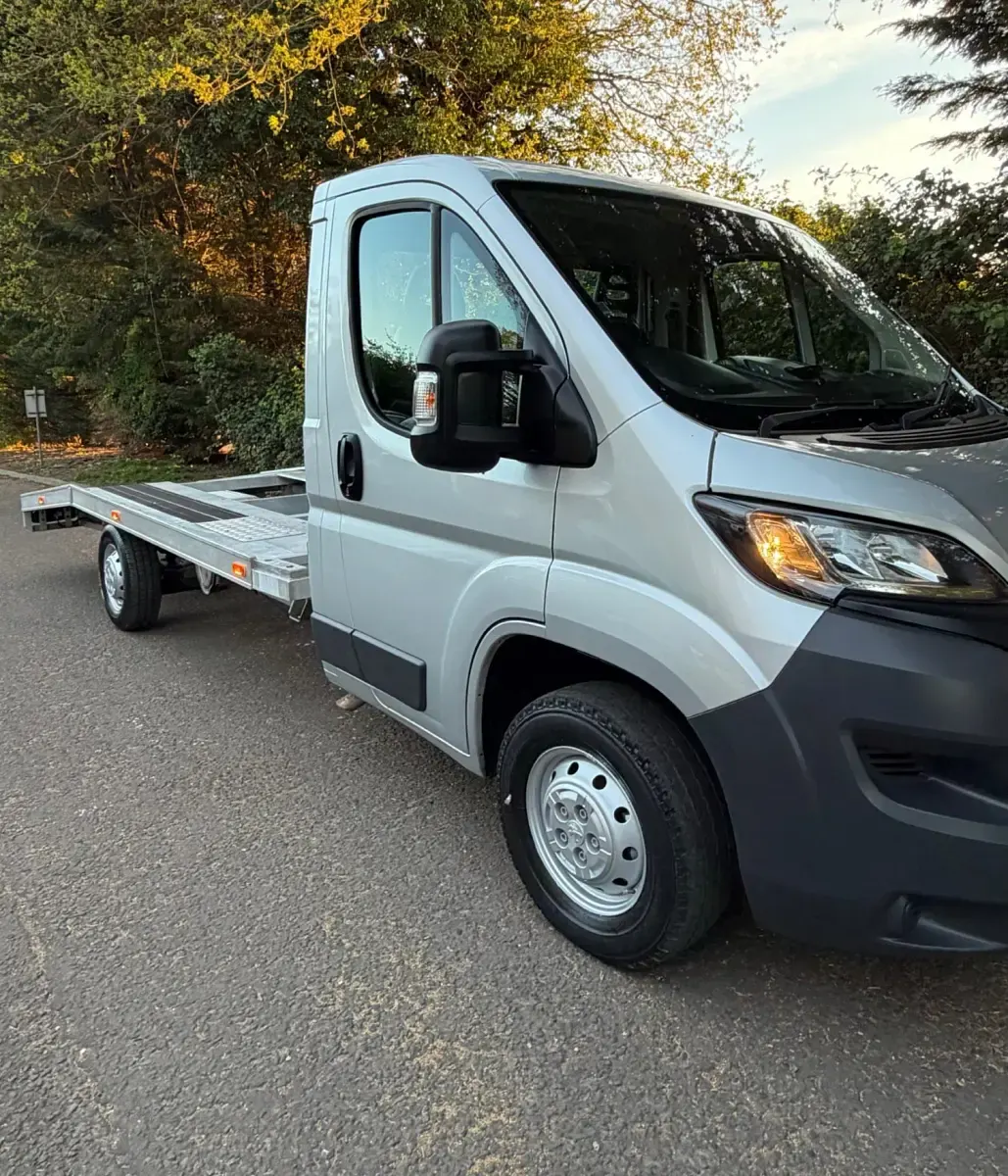 Second-hand Peugeot Boxer 130 CP (95 kW) 2018 Argintiu Van