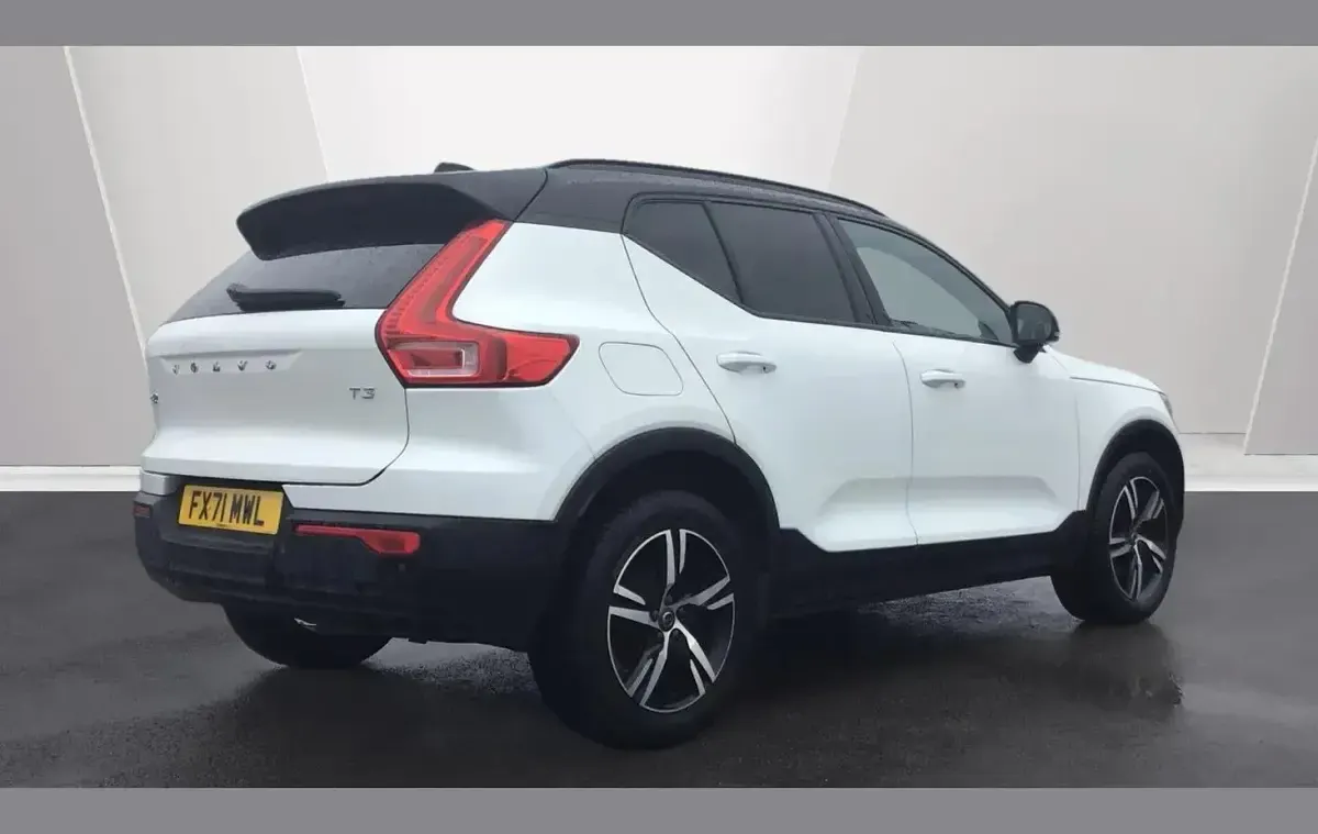 Begagnad Volvo XC40 R-Design 161 HK (118 kW) 2021 Vit SUV