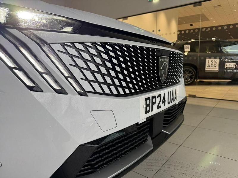 Used Peugeot e-3008 GT 152 kW (207 HP) 2024 White SUV