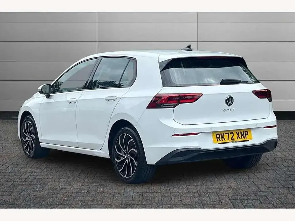 Used VW Golf VIII Life 150 HP (110 kW) 2022 White Hatchback