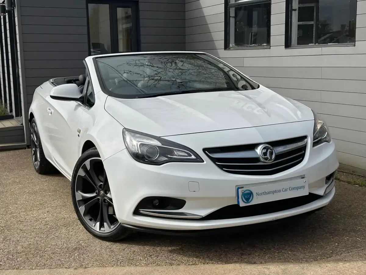 Second-hand Vauxhall Cascada Elite 140 CP (102 kW) 2015 Alb Cabrio