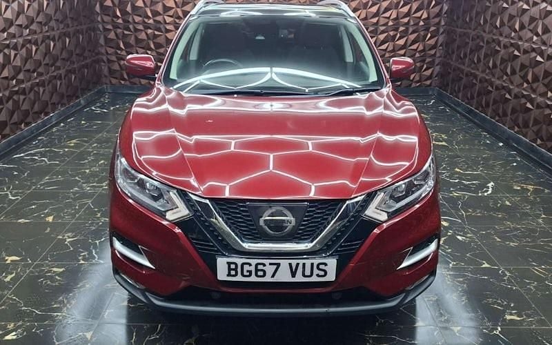 Used Nissan Qashqai N-Connecta 110 HP (80 kW) 2017 Red SUV