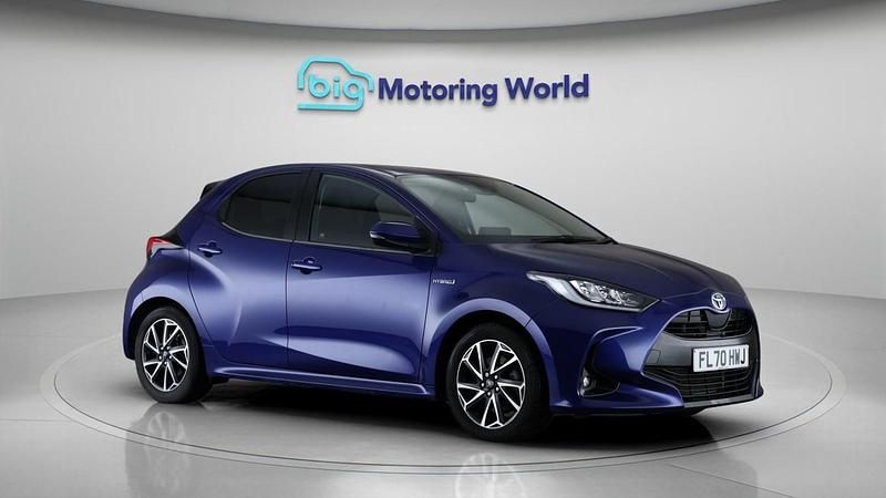 Blue Used 2020 Toyota Yaris Hybrid Design Hatchback | £14,700 (Fair price) - Image 1/4