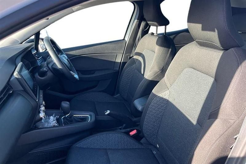 Used Renault Clio V Evolution 145 HP (106 kW) 2023 Glacier white Hatchback