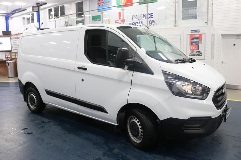 Used Ford Transit Custom 105 HP (77 kW) 2018 White Van