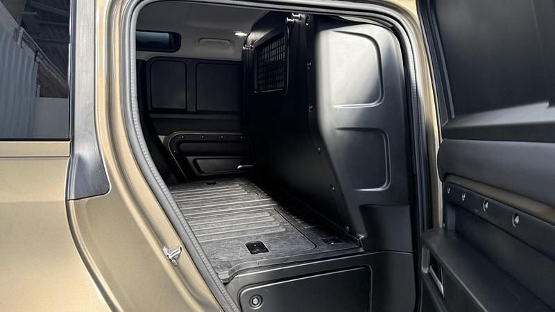 Usado Land Rover Defender HSE 2024 Castanho SUV