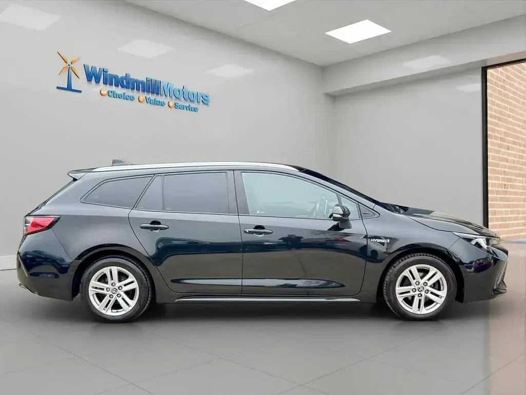 Used Toyota Corolla 122 HP (89 kW) 2021 Black Estate